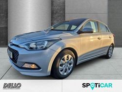 Silber Gebraucht 2016 Hyundai i20 Classic Limousine | 9.990 € (Etwas zu teuer)