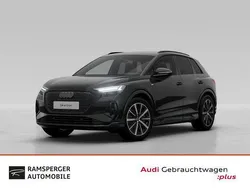 Schwarz (mythosschwarz metallic) Gebraucht 2025 Audi Q4 e-tron Comfort SUV | 50.880 €
