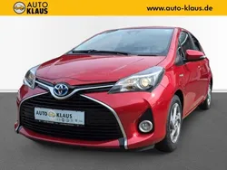 Rot Gebraucht 2016 Toyota Yaris Hybrid Edition-S Limousine | 11.640 € (Fairer Preis)