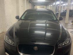 Schwarz Gebraucht 2016 Jaguar XF Portfolio Limousine | 18.999 € (Guter Preis)