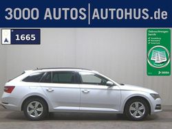 Weiss Gebraucht 2023 Skoda Superb Ambition Kombi | 18.480 €
