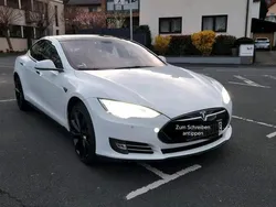 Weiß Gebraucht 2016 Tesla Model S Limousine | 19.950 €