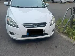 Weiß Gebraucht 2009 Kia Ceed 2 Kleinwagen | 1.899 € (Guter Preis)