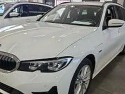 Weiß Gebraucht 2022 BMW 330e Advantage Kombi | 26.799 € (Fairer Preis)