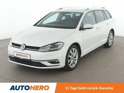 Weiß Gebraucht 2020 VW Golf VII Highline Kombi | 17.830 € (Fairer Preis)