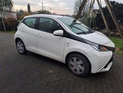 Weiß Gebraucht 2018 Toyota Aygo X-play Kleinwagen | 7.800 € (Guter Preis)
