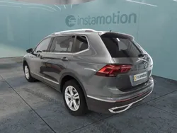 Grau Gebraucht 2024 VW Tiguan Allspace Elegance SUV | 45.300 € (Fairer Preis)