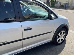 Silber Gebraucht 2012 VW Touran Cross Van / Kleinbus | 11.000 € (Fairer Preis)