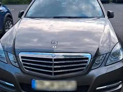 Braun Gebraucht 2011 Mercedes E200 Limousine | 8.900 € (Fairer Preis)