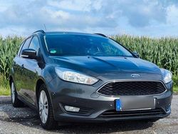 Grau Gebraucht 2016 Ford Focus Business Edition Kombi | 7.999 € (Fairer Preis)
