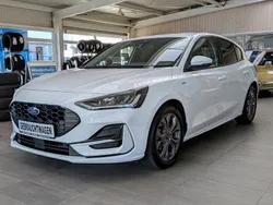 Frostweiß Gebraucht 2022 Ford Focus ST-Line Limousine | 21.990 € (Etwas zu teuer)