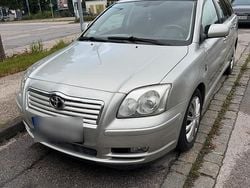 Beige Gebraucht 2004 Toyota Avensis Kombi | 1.200 € (Fairer Preis)