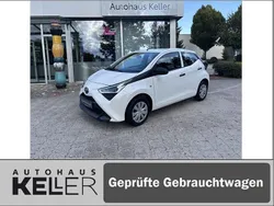 Weiß Gebraucht 2021 Toyota Aygo Business Edition Kleinwagen | 9.980 € (Fairer Preis)