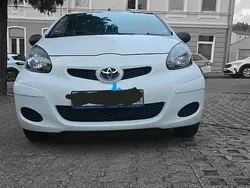Weiß Gebraucht 2011 Toyota Aygo Kleinwagen | 3.500 € (Fairer Preis)