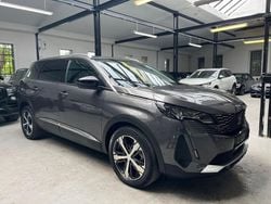 Grau Gebraucht 2022 Peugeot 5008 Allure Van / Kleinbus | 26.870 € (Superpreis)