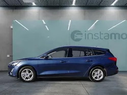 Blau Gebraucht 2022 Ford Focus Kombi | 19.299 € (Guter Preis)