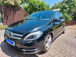 Schwarz Gebraucht 2013 Mercedes B180 Sport Van / Kleinbus | 10.200 € (Fairer Preis)