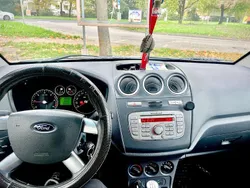 Weiß Gebraucht 2009 Ford Tourneo Connect Van / Kleinbus | 1.350 €