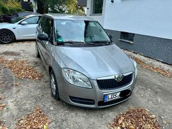 Grau Gebraucht 2009 Skoda Fabia Kleinwagen | 3.500 € (Fairer Preis)