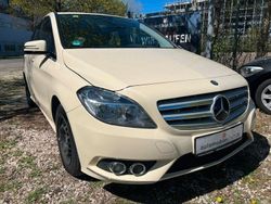 Beige Gebraucht 2012 Mercedes B180 Van / Kleinbus | 3.799 € (Fairer Preis)