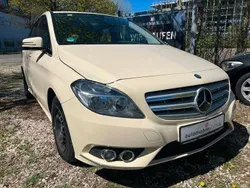 Beige Gebraucht 2012 Mercedes B180 Van / Kleinbus | 3.899 € (Teuer)