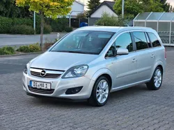 Grau Gebraucht 2009 Opel Zafira Innovation Van / Kleinbus | 4.499 € (Fairer Preis)