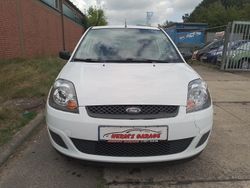 Weiß Gebraucht 2007 Ford Fiesta Kleinwagen | 1.699 € (Etwas zu teuer)