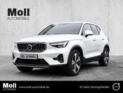 Weiss Gebraucht 2023 Volvo XC40 Core SUV | 36.480 € (Fairer Preis)