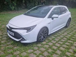 Weiß Gebraucht 2021 Toyota Corolla Hybrid Lounge Kleinwagen | 23.900 € (Fairer Preis)
