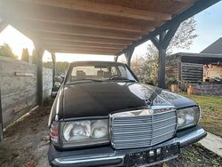 Schwarz Gebraucht 1982 Mercedes 230 Limousine | 4.000 €