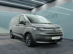 Grau Gebraucht 2023 VW T7 Style Van | 60.099 € (Fairer Preis)