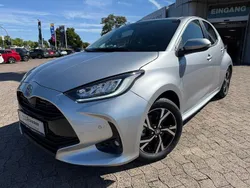 Silber Neu 2025 Toyota Yaris Hybrid Comfort Limousine | 29.390 € (Teuer)