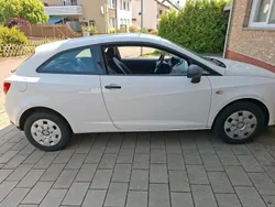 Weiß Gebraucht 2011 Seat Ibiza Kleinwagen | 1.960 €