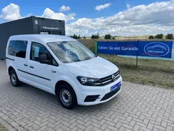 Weiß Gebraucht 2017 VW Caddy Van / Kleinbus | 9.999 € (Fairer Preis)