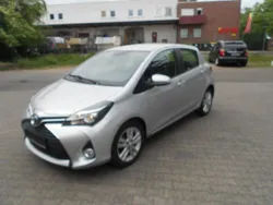 Silber Gebraucht 2016 Toyota Yaris Edition-S Limousine | 9.990 € (Guter Preis)