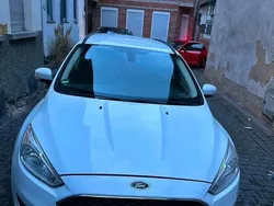 Weiß Gebraucht 2015 Ford Focus Kombi | 5.900 € (Teuer)