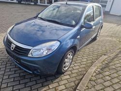 Blau Gebraucht 2008 Dacia Sandero Limousine | 2.650 € (Etwas zu teuer)