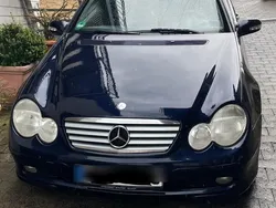 Blau Gebraucht 2004 Mercedes C220 Coupé | 1.600 € (Etwas zu teuer)