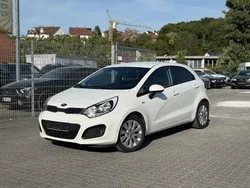 Weiß Gebraucht 2015 Kia Rio DREAM-TEAM Edition Limousine | 6.498 € (Fairer Preis)