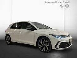 Pure white Gebraucht 2024 VW Golf VIII R-line Limousine | 30.980 € (Etwas zu teuer)