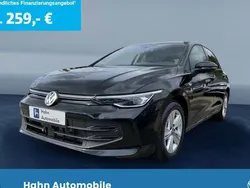 Grenadillschwarz metallic Neu 2024 VW Golf VIII Life Limousine | 26.480 € (Etwas zu teuer)