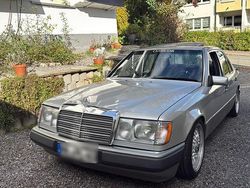 Silber Gebraucht 1990 Mercedes E200 Limousine | 5.250 €