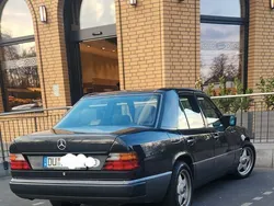 Schwarz Gebraucht 1993 Mercedes 230 Limousine | 5.500 €
