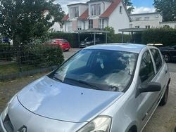 Grau Gebraucht 2006 Renault Clio II Kleinwagen | 2.000 € (Fairer Preis)