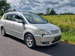 Silber Gebraucht 2003 Toyota Avensis Verso Van / Kleinbus | 4.800 €