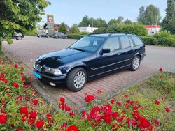 Blau Gebraucht 1997 BMW 320 Kombi | 3.500 € (Fairer Preis)