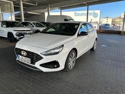 Weiß (atlas white / sol) Gebraucht 2024 Hyundai i30 Limousine | 18.975 € (Guter Preis)