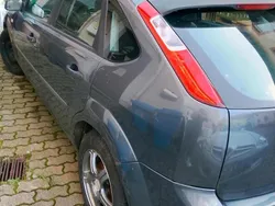 Grau Gebraucht 2005 Ford Focus Kleinwagen | 1.100 €