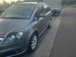 Grau Gebraucht 2005 Opel Adam Kleinwagen | 2.800 €