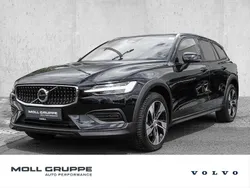 Black solid ´stone´ Gebraucht 2023 Volvo V60 CC Plus Kombi | 34.780 € (Superpreis)